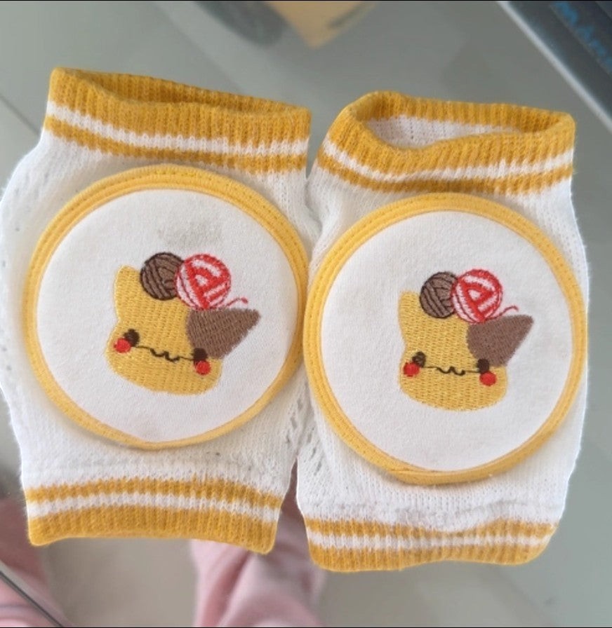 kainchhi white and yellow striped baby knee pads with cute yellow animal embroidery